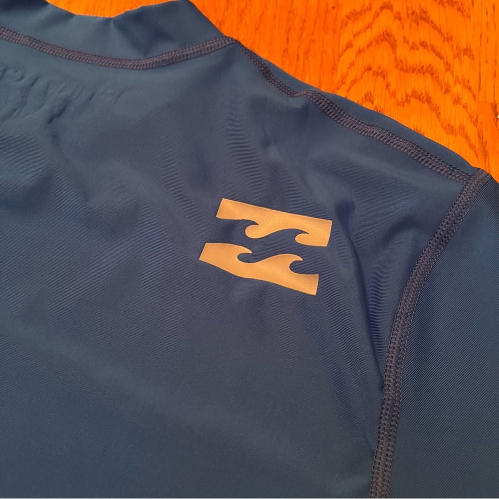 BNWT Billabong Rash-guard - Picture 5 of 6